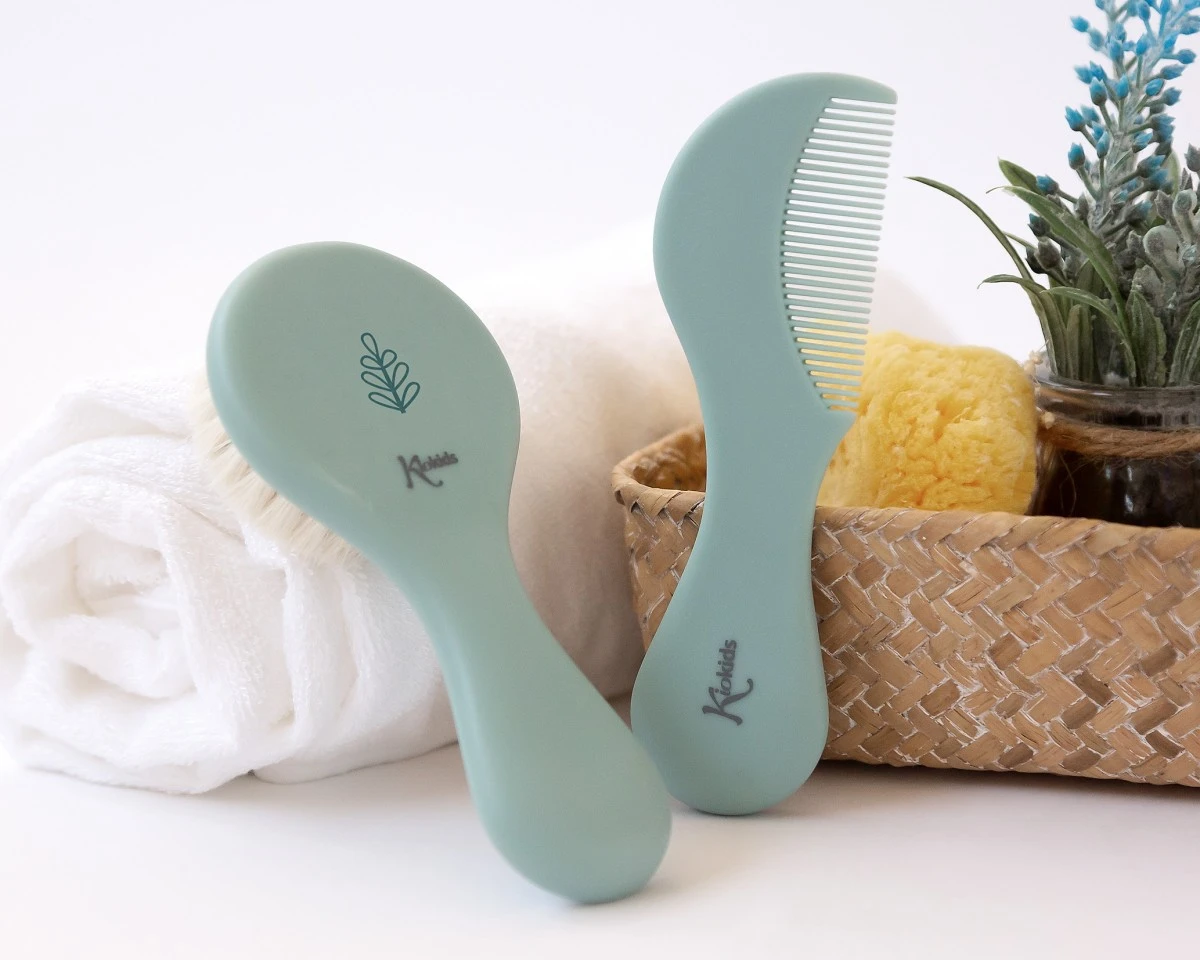 Kiokids peine + cepillo cerdas naturales verde
